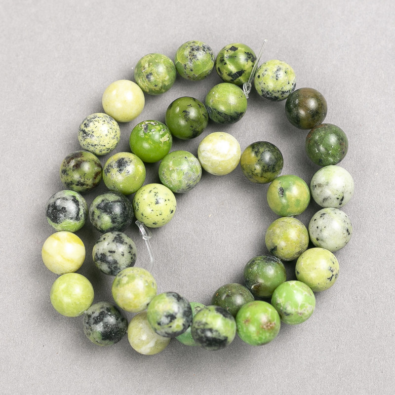 Perlen aus australischem Jadeit auf Nylonschnur – glatte Kugeln, Durchmesser 10,5 mm, Länge 38 cm