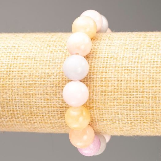 Armband aus künstlichem Morganit auf elastischem Band