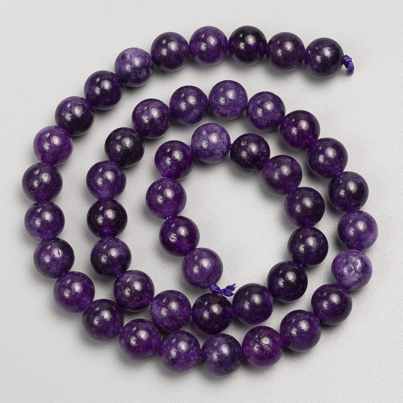 Sugilit-Perlen, glatte Kugeln, auf der Schnur, Durchmesser ca. 8 mm