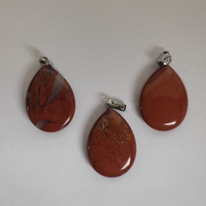 Anhänger Tropfen aus rotem Jaspis, 2,5×1,8 cm