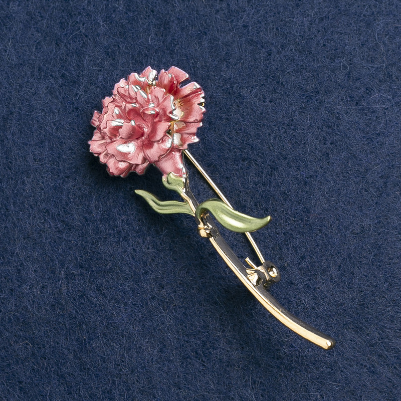 Brosche 'Nelke' mit rosa Emaille, goldfarbenes Metall 59×24 mm