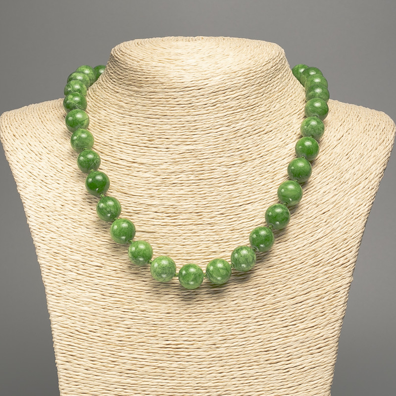 Grüne Jadeit-Halskette mit glatter Kugel, Durchmesser ca. 12 mm, Länge ca. 50 cm, aus Stein weißer Nephrit (synthetisch gefärbt)