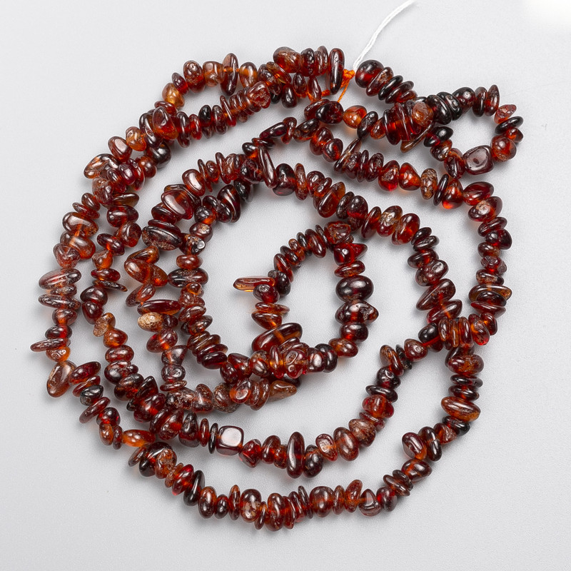 Perlen aus Hessonit (Granat), natürlicher Stein, Bruchstücke auf einer Schnur, Durchmesser 6 × 3 mm ±, Länge 84 cm ±