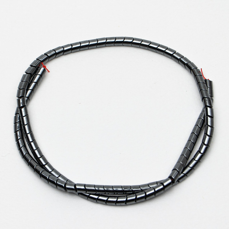 Hämatit-Perlen in Zigzag-Form, Durchmesser 4×5 mm, Länge ca. 41 cm, auf einem Faden