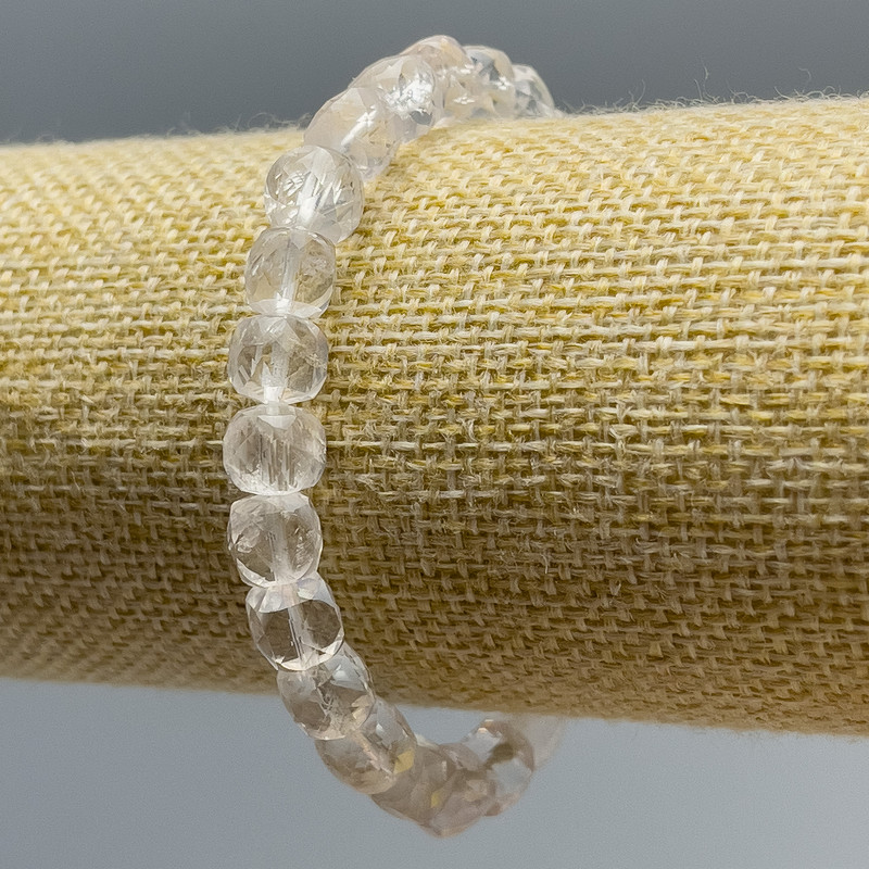 Armband aus Bergkristall, Naturstein, facettierte Würfel, Durchmesser ca. 7,5 mm, Länge 18 cm (Stretcharmband)