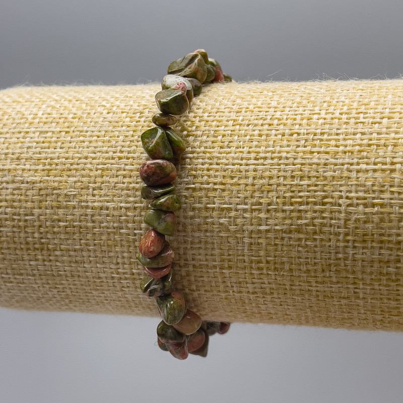 Armband aus Jaspis, Heliotrop und Unakit, Natursteine, Körnchen, Durchmesser ca. 8 x 3 mm, Länge 18 cm (Stretch)