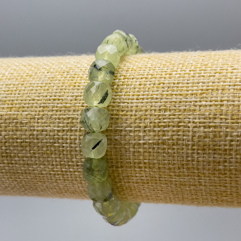 Armband aus Prehnit-Naturstein, facettierte Würfel, Durchmesser 8 mm, Länge 18 cm (Elastikarmband)