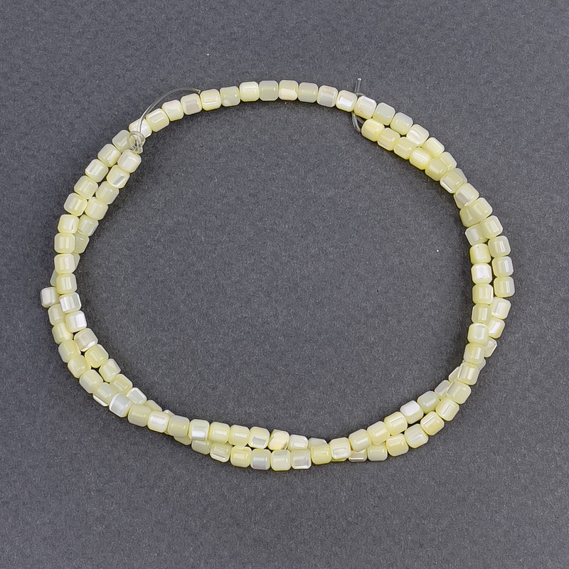Getönte gelbe Perlmutt-Perlen, zylindrisch, 3,5×3,5 mm, Länge ca. 40 cm, auf Faden