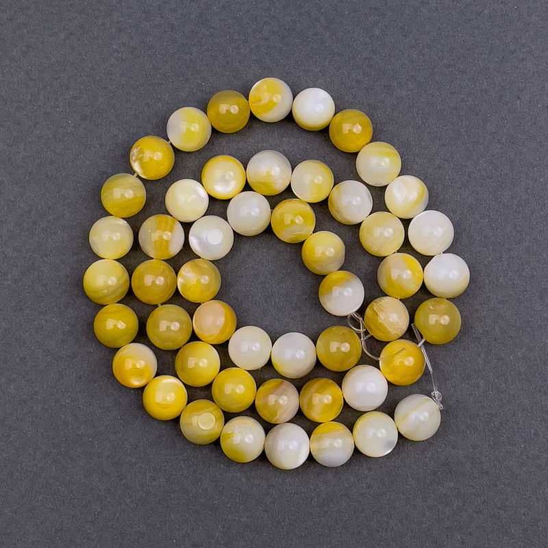 Perlen aus gelbem Perlmutt – glatte Kugeln, Durchmesser 8 mm, Länge ca. 39 cm, auf Faden