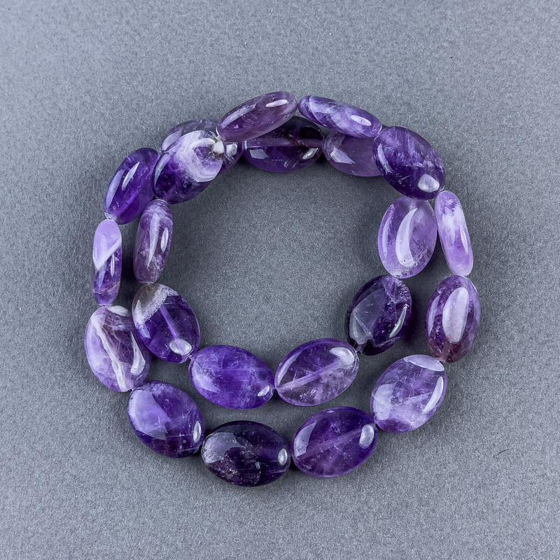 Amethyst-Perlen Naturstein, oval, Durchmesser 13×18×6 mm, +/- Länge ca. 40 cm, auf Faden
