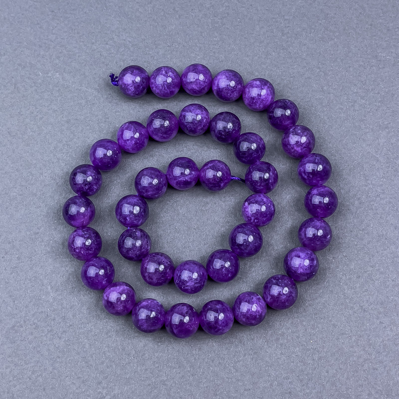 Sugilit-Perlen – glatte Kugeln, Durchmesser ca. 10,5 mm, auf Schnur, Länge ca. 39 cm