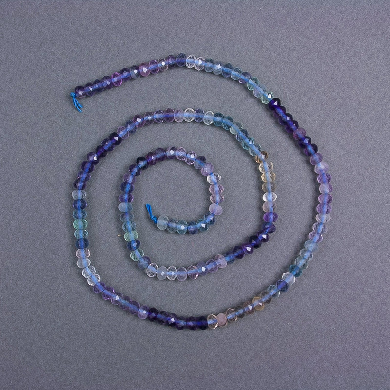 Fluorit-Naturstein Rondell-Perlen, facettiert, Durchmesser 4×3 mm ±, auf der Schnur, Länge ca. 39 cm