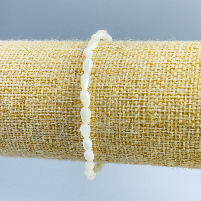 Armband aus Perlmuttkörnern, Durchmesser 4 × 7 mm, Länge 18 cm (Elastikband)