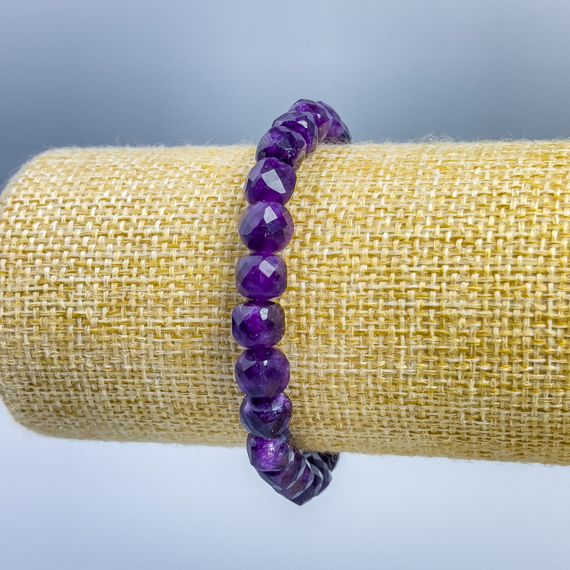 Armband aus Amethyst, Naturstein-Amethyst, facettierte Würfel, Durchmesser 7 × 7 mm, Länge 18 cm (Elastikarmband)