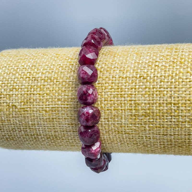 Armband Turmalin-Rubellit, natürlicher Stein, facettierte Würfel, Kantenlänge 9×9 mm, Länge 18 cm (Stretch)