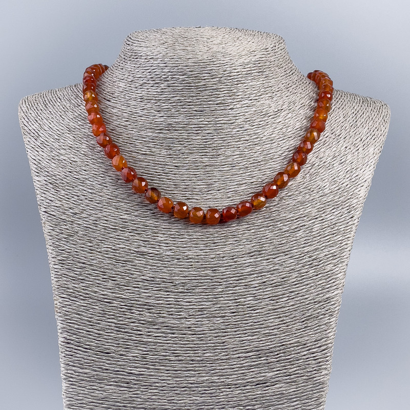 Karneol-Kette mit facettierten Würfelperlen, Durchmesser ca. 7 mm, Länge 48 cm