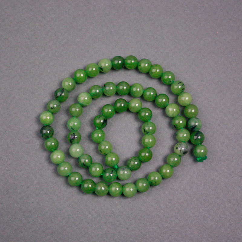 Perlen auf Faden Jadeit, kanadischer Naturstein, glatte Kugel, Durchmesser 6,5 mm, Länge 38 cm