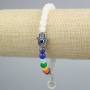 Armband aus weißem Quarz (künstlich), mehrfarbige Acrylkugeln, Durchmesser ca. 6,5 mm, mit silbernen Einsätzen, Länge ca. 18 cm (Stretch-Armband)