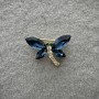 Libellenbrosche mit blauen und weißen Kristallen, goldfarbenes Metall, 20×28 mm+