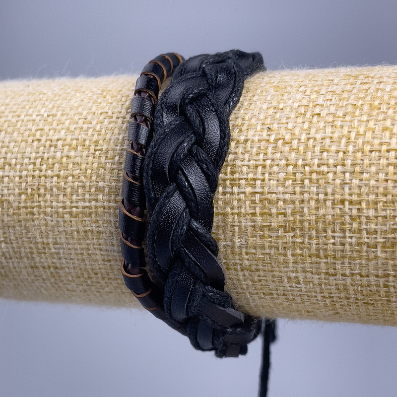 Armband, Länge 18–25 cm, Dicke 15 mm, Eco-Leder, Farbe Schwarz, mit Verschluss
