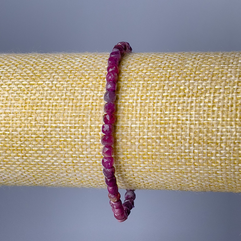 Armband aus Turmalin, natürlicher Stein, facettierte Würfel, Durchmesser ca. 4 mm, Länge 18 cm (Stretch)