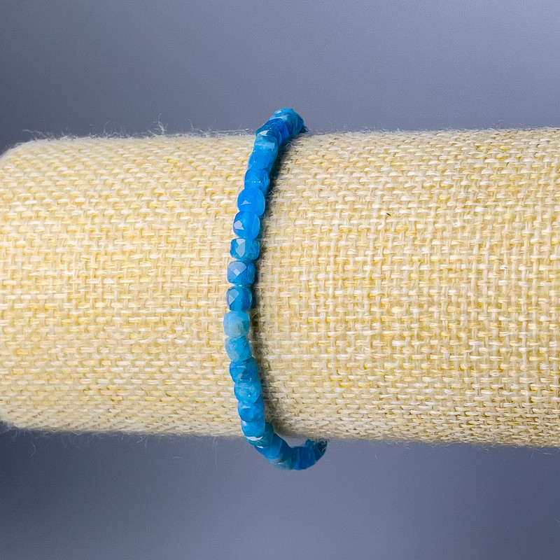 Armband aus Apatit, natürlicher Stein, facettierte Würfel, Durchmesser ca. 5 mm, Länge ca. 18 cm (Stretcharmband)