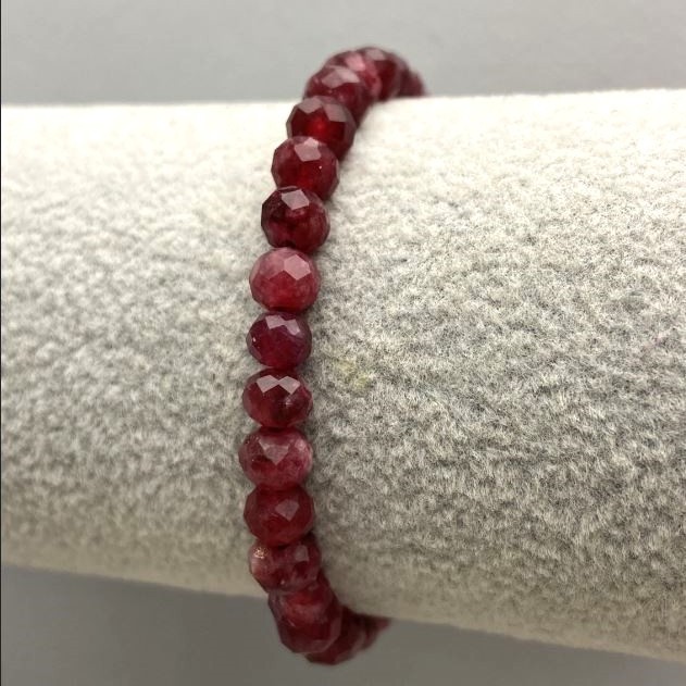 Armband Rubellit-Turmalin, natürlicher Stein, facettierte Rondellen, Durchmesser 6×5 mm, Länge 18 cm (elastisches Band)