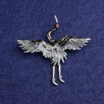Brosche 'Kranich' grau-schwarze Emaille, silberfarbenes Metall 47×45 mm