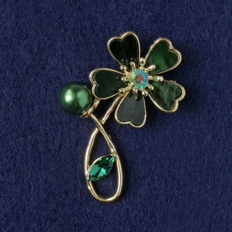 Brosche Blume – grünes Perlmutt, Kristall, Perle, goldfarbenes Metall 33×51 mm