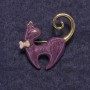 Brosche Kätzchen violettes Perlmutt, goldfarbenes Metall, 37 × 38 mm