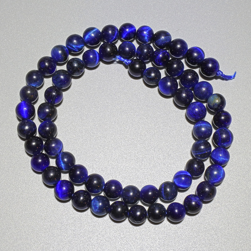 Katzenaugen-Perlen Blau, natürlicher Stein, glatte Kugel, Durchmesser ca. 6,5 mm, Länge ca. 38 cm, auf einer Schnur