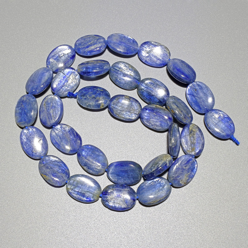 Kyanit-Natursteinperlen in ovaler Form, Größe 10 × 14 mm, Länge ca. 40 cm, auf Schnur
