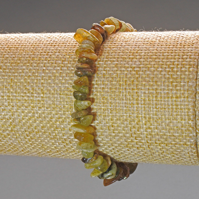 Armband aus Grossular (grüner Granat) Natursteinstücke, Durchmesser ca. 7 x 3 mm, Länge 18 cm (Stretch)