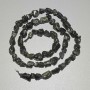 Perlen aus Sonnen-Obsidian, Naturstein, facettierte Perlen, Durchmesser 6 mm, Länge ca. 40 cm, auf dem Faden