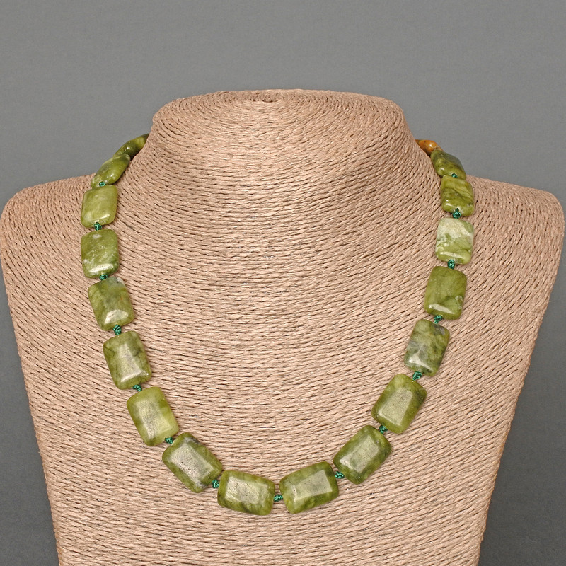 Jadeit-Halskette, natürlicher Stein, rechteckige Form, ca. 13 × 18 mm, Länge 48 cm